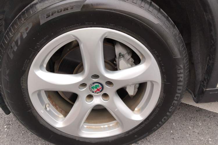 Used Alfa Romeo Stelvio 2017 2.0T 200HP Elite Edition Exterior 2