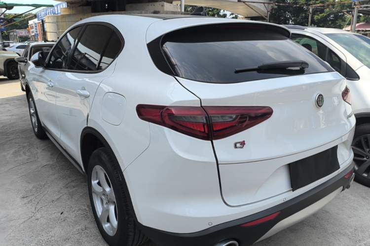 Used Alfa Romeo Stelvio 2017 2.0T 200HP Elite Edition Exterior 2