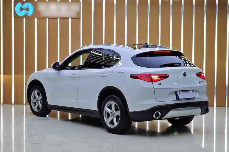Used Alfa Romeo Stelvio 2017 2.0T 200HP Elite Edition Exterior 2