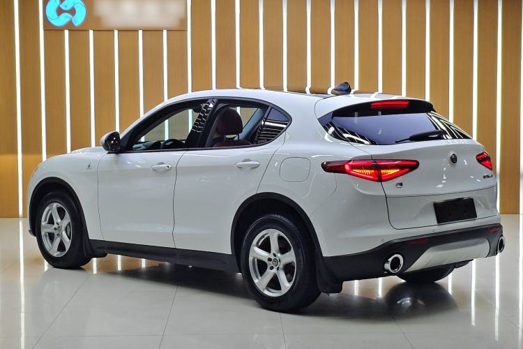 Used Alfa Romeo Stelvio 2017 2.0T 200HP Elite Edition Exterior 2