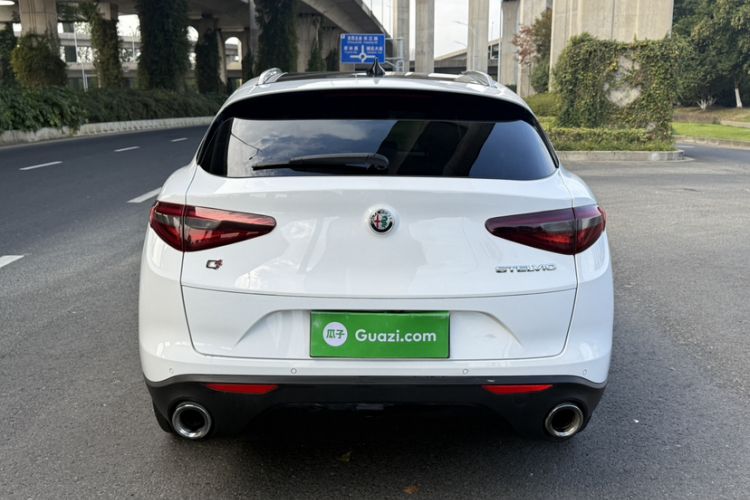 Used Alfa Romeo Stelvio 2017 2.0T 200HP Luxury Edition Exterior 2