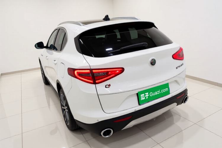 Used Alfa Romeo Stelvio 2017 2.0T 200HP Luxury Edition Exterior 2