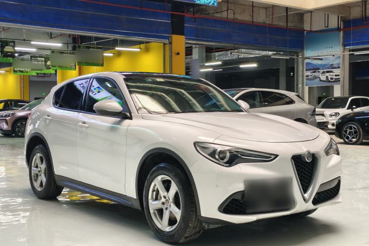 Used Alfa Romeo Stelvio 2017 2.0T 200HP Elite Edition Exterior 2