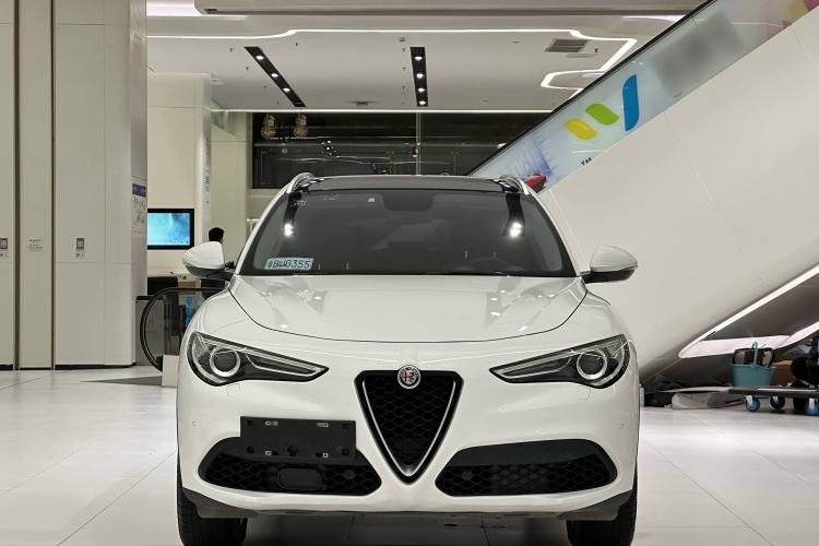 Used Alfa Romeo Stelvio 2017 2.0T 200HP Luxury Edition Exterior 2
