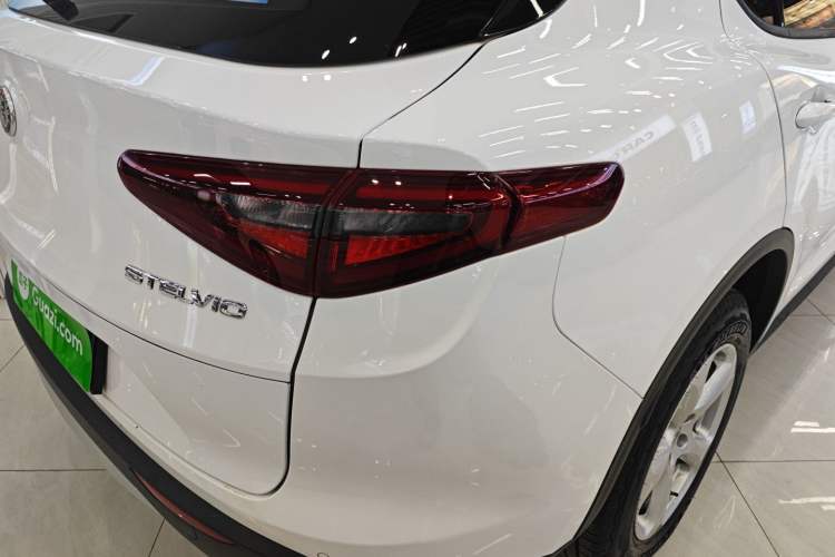 Used Alfa Romeo Stelvio 2017 2.0T 200HP Elite Edition Exterior 2