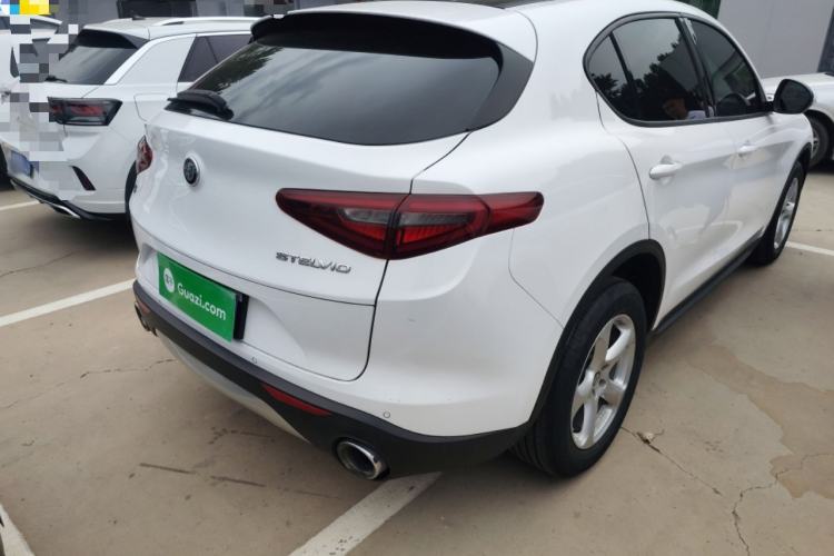 Used Alfa Romeo Stelvio 2017 2.0T 200HP Elite Edition Exterior 3
