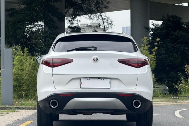 Used Alfa Romeo Stelvio 2017 2.0T 280HP Luxury Edition Exterior 3