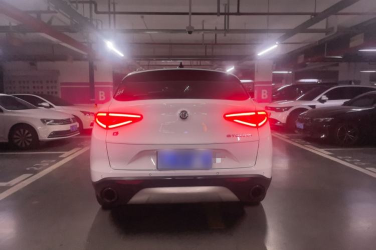 Used Alfa Romeo Stelvio 2017 2.0T 280HP Luxury Edition Exterior 4