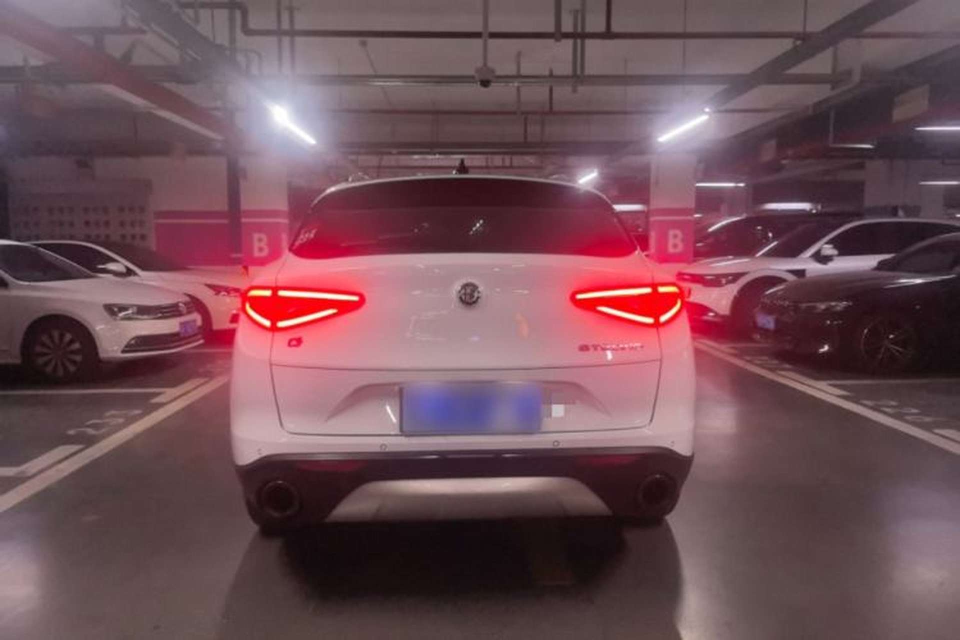 Used Alfa Romeo Stelvio 2017 2.0T 280HP Luxury Edition Exterior 4