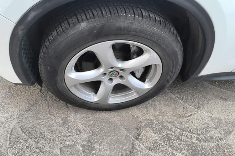 Used Alfa Romeo Stelvio 2017 2.0T 200HP Elite Edition Exterior 4