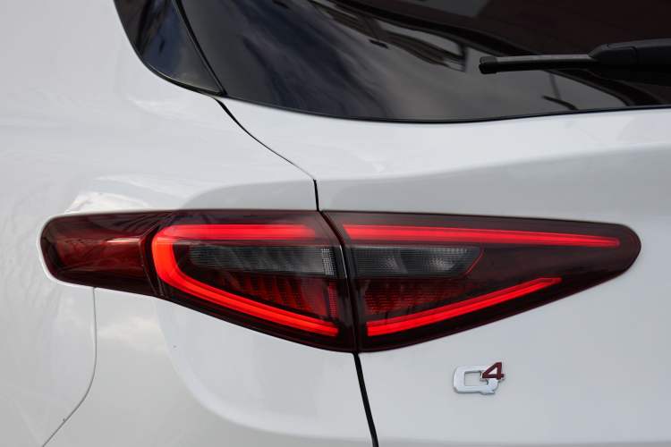 Used Alfa Romeo Stelvio 2017 2.0T 280HP Luxury Edition Exterior 4