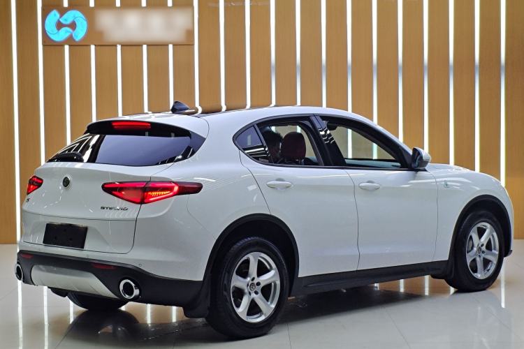 Used Alfa Romeo Stelvio 2017 2.0T 200HP Elite Edition Exterior 4