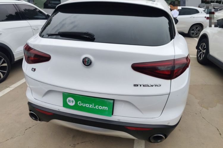 Used Alfa Romeo Stelvio 2017 2.0T 200HP Elite Edition Exterior 4