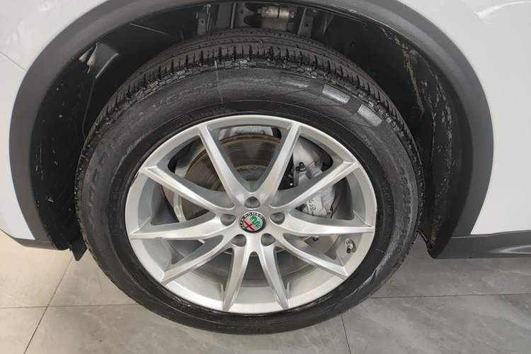 Used Alfa Romeo Stelvio 2017 2.0T 200HP Luxury Edition Exterior 4