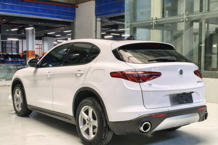 Used Alfa Romeo Stelvio 2017 2.0T 200HP Elite Edition Exterior 4