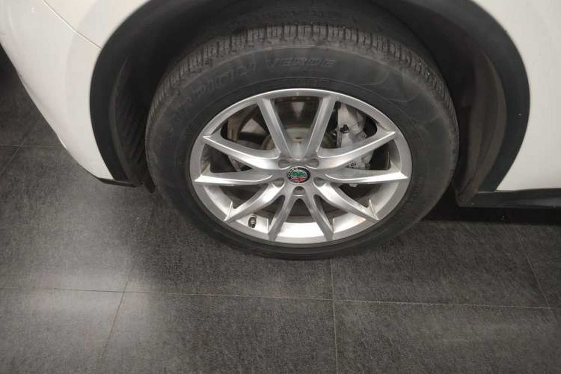 Used Alfa Romeo Stelvio 2017 2.0T 200HP Luxury Edition Exterior 4