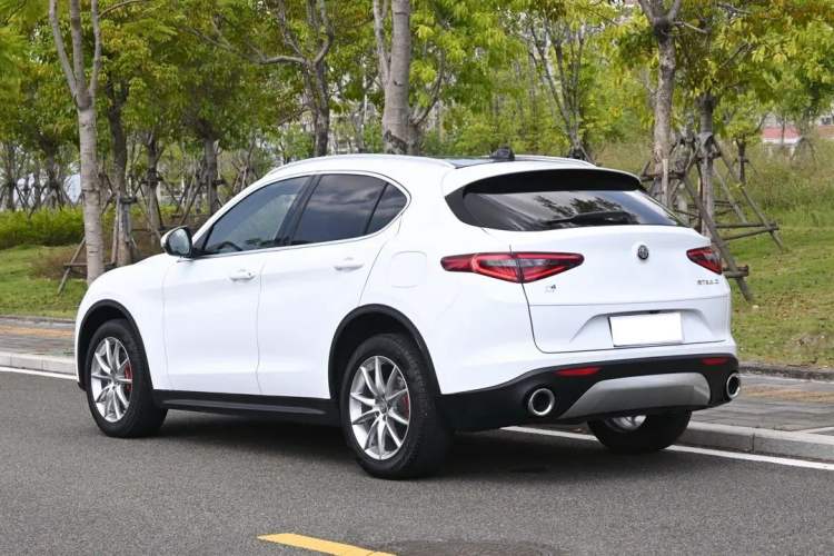 Used Alfa Romeo Stelvio 2017 2.0T 280HP Luxury Edition Exterior 5