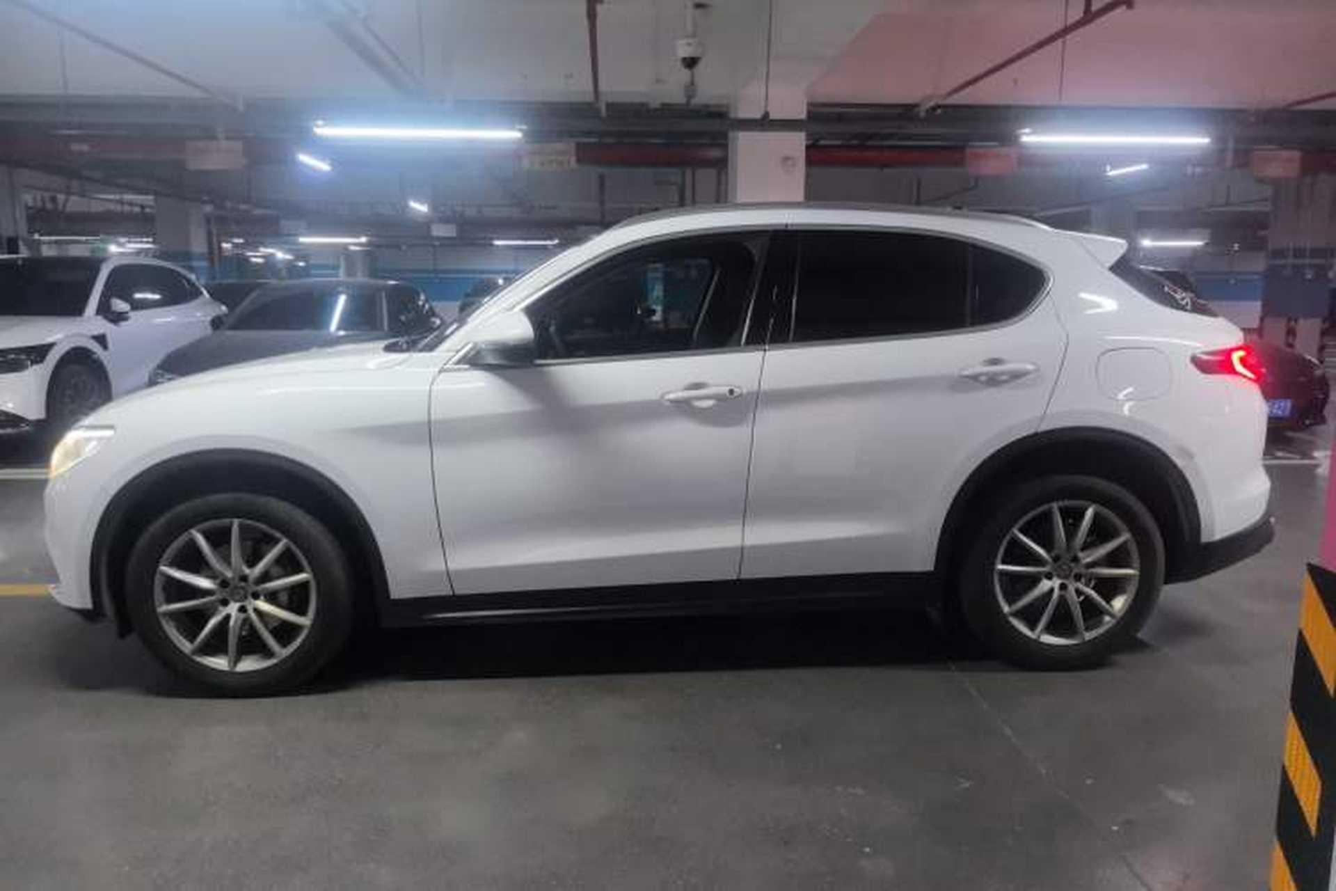 Used Alfa Romeo Stelvio 2017 2.0T 280HP Luxury Edition Exterior 5