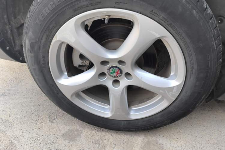 Used Alfa Romeo Stelvio 2017 2.0T 200HP Elite Edition Exterior 5