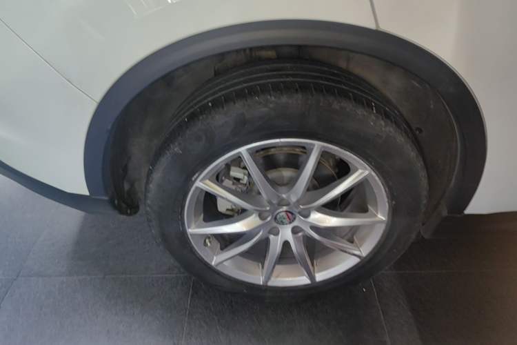 Used Alfa Romeo Stelvio 2017 2.0T 200HP Luxury Edition Exterior 5