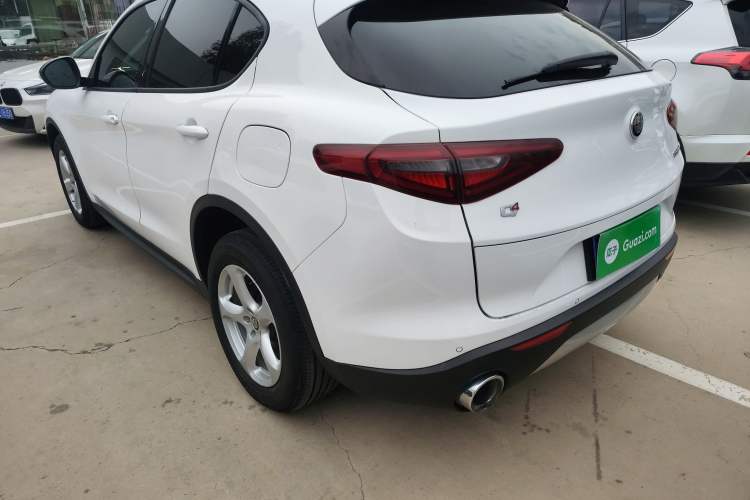 Used Alfa Romeo Stelvio 2017 2.0T 200HP Elite Edition Exterior 5