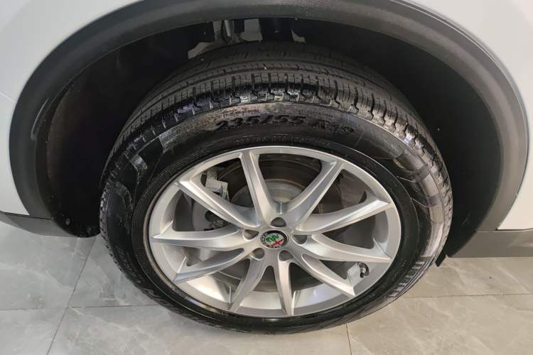 Used Alfa Romeo Stelvio 2017 2.0T 200HP Luxury Edition Exterior 5
