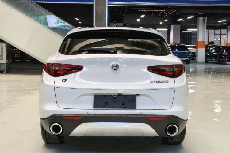 Used Alfa Romeo Stelvio 2017 2.0T 200HP Elite Edition Exterior 5