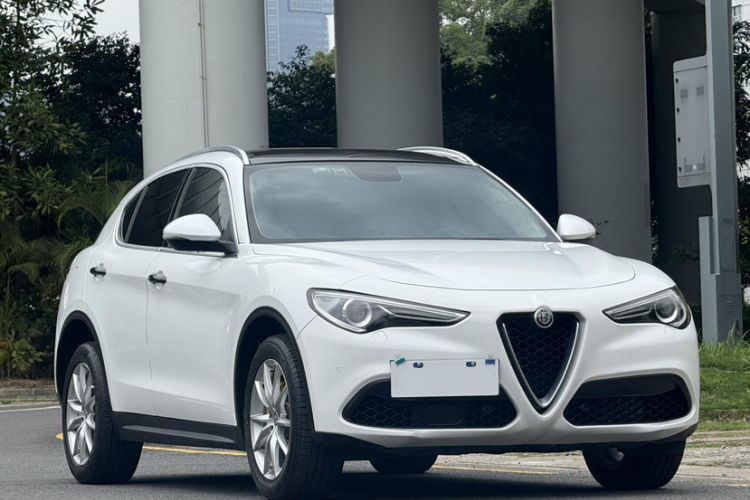 Used Alfa Romeo Stelvio 2017 2.0T 280HP Luxury Edition Exterior 5