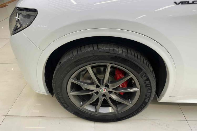 Used Alfa Romeo Stelvio 2017 2.0T 200HP Luxury Edition Exterior 5