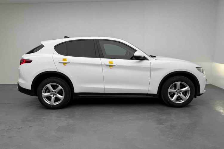 Used Alfa Romeo Stelvio 2017 2.0T 200HP Elite Edition Exterior 6