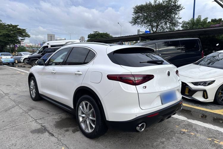 Used Alfa Romeo Stelvio 2017 2.0T 280HP Luxury Edition Exterior 6