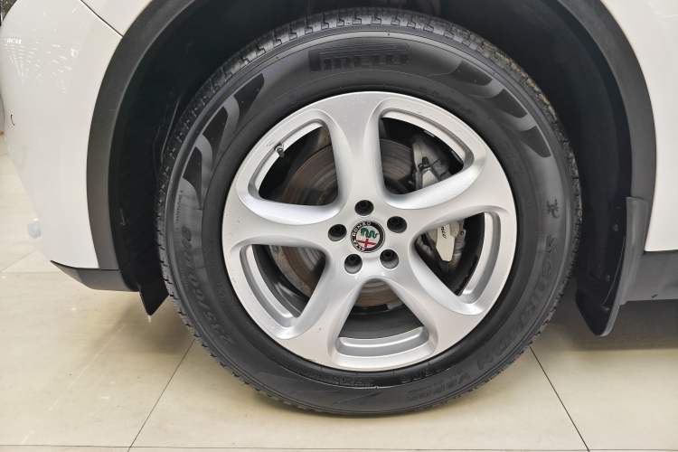 Used Alfa Romeo Stelvio 2017 2.0T 200HP Elite Edition Exterior 6