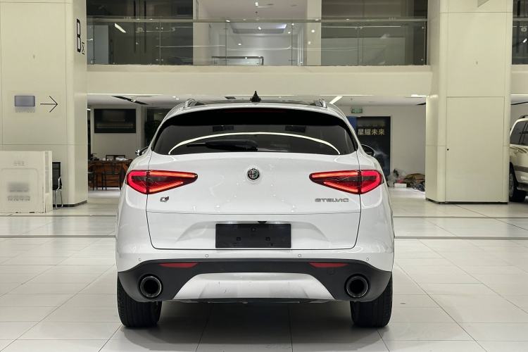 Used Alfa Romeo Stelvio 2017 2.0T 200HP Luxury Edition Exterior 6
