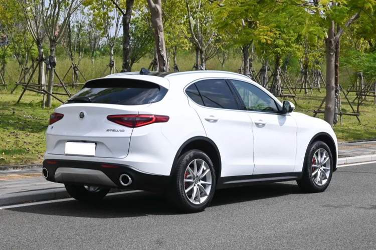Used Alfa Romeo Stelvio 2017 2.0T 280HP Luxury Edition Exterior 7