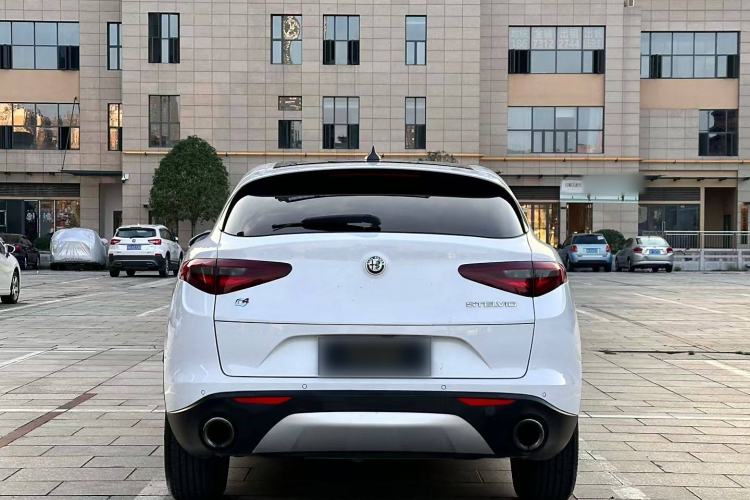 Used Alfa Romeo Stelvio 2017 2.0T 200HP Elite Edition Exterior 7