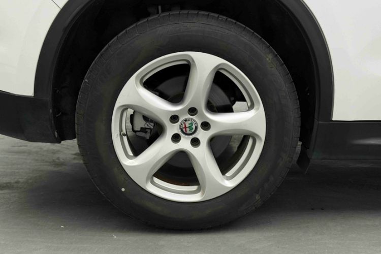 Used Alfa Romeo Stelvio 2017 2.0T 200HP Elite Edition Exterior 7
