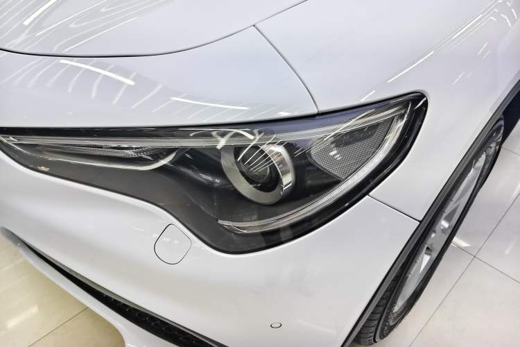Used Alfa Romeo Stelvio 2017 2.0T 200HP Elite Edition Exterior 7