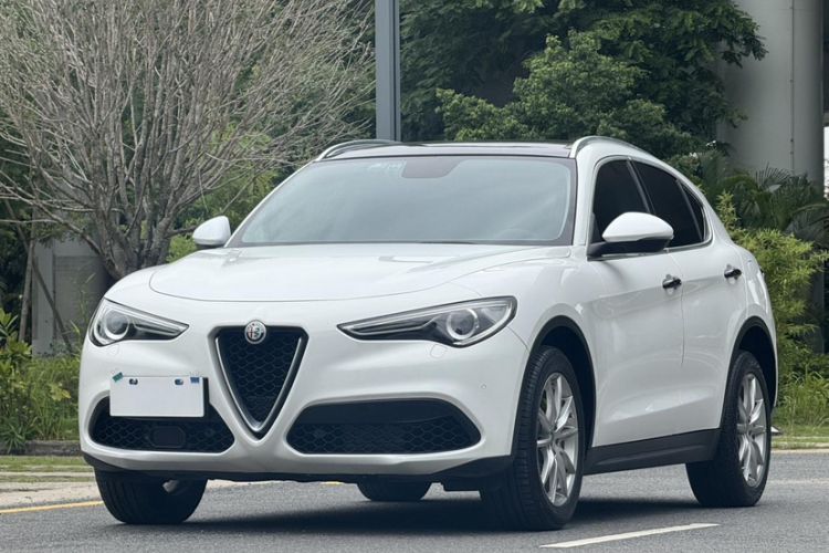 Used Alfa Romeo Stelvio 2017 2.0T 280HP Luxury Edition Exterior 7