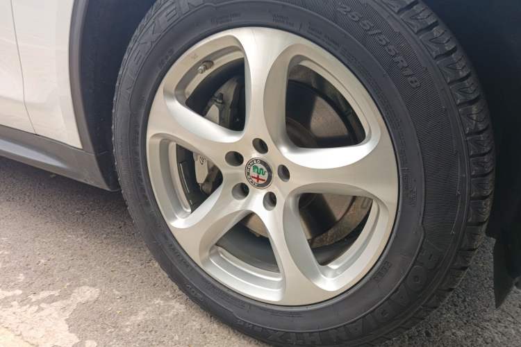 Used Alfa Romeo Stelvio 2017 2.0T 200HP Elite Edition Exterior 7