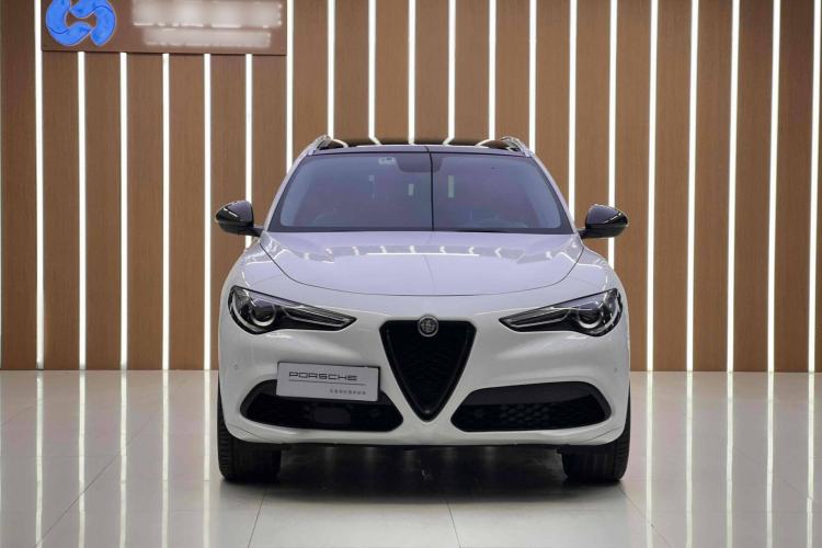 Used Alfa Romeo Stelvio 2017 2.0T 200HP Luxury Edition Exterior 7
