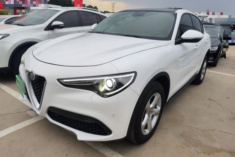 Alfa Romeo Stelvio 2017