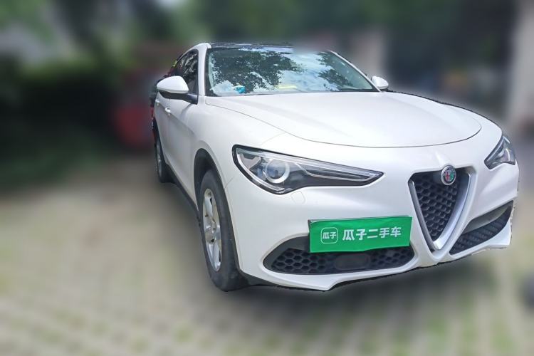 Used Alfa Romeo Stelvio 2017 2.0T 200HP Elite Edition Front Right 45 Deg