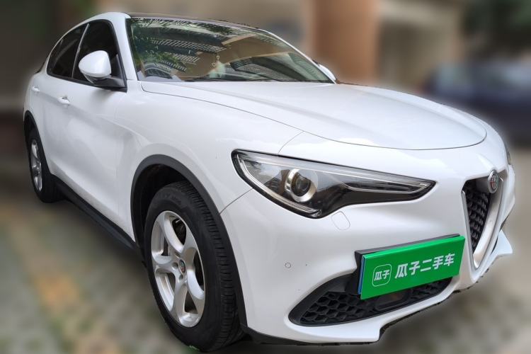 Used Alfa Romeo Stelvio 2017 2.0T 200HP Elite Edition Front Right 45 Deg