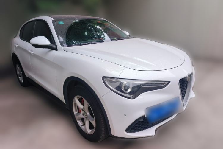 Used Alfa Romeo Stelvio 2017 2.0T 200HP Elite Edition Front Right 45 Deg