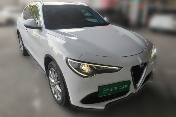 Used Alfa Romeo Stelvio 2017 2.0T 280HP Luxury Edition Front Right 45 Deg