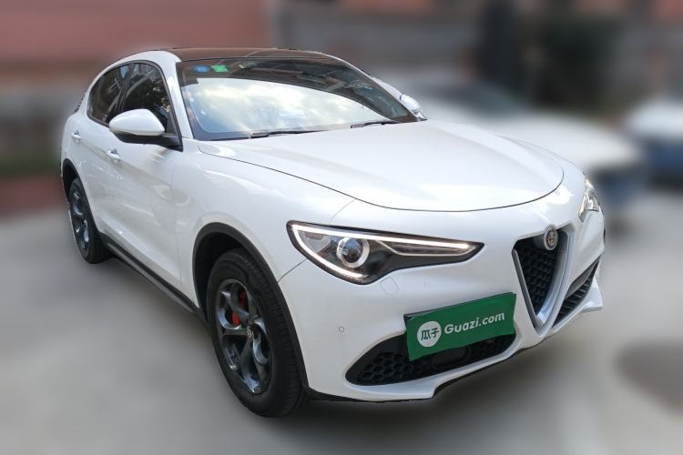 Used Alfa Romeo Stelvio 2017 2.0T 200HP Elite Edition Front Right 45 Deg