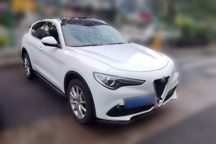 Used Alfa Romeo Stelvio 2017 2.0T 200HP Luxury Edition Front Right 45 Deg