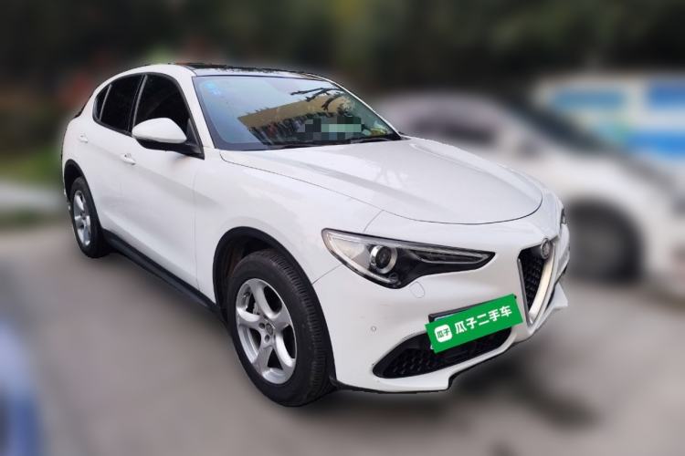Used Alfa Romeo Stelvio 2017 2.0T 200HP Elite Edition Front Right 45 Deg