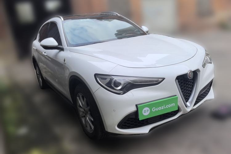 Used Alfa Romeo Stelvio 2017 2.0T 200HP Luxury Edition Front Right 45 Deg