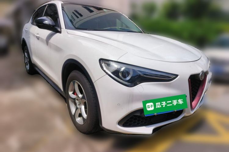 Used Alfa Romeo Stelvio 2017 2.0T 200HP Elite Edition Front Right 45 Deg